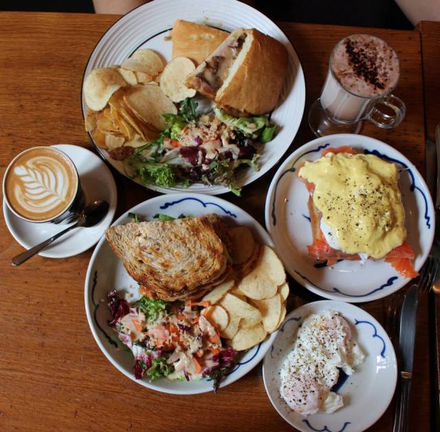 998512_10152984914395220_1684536156_n